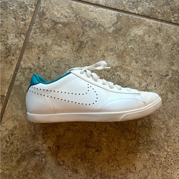 Nike Women’s Racquette LTR - White - Size 9 - Picture 6 of 9